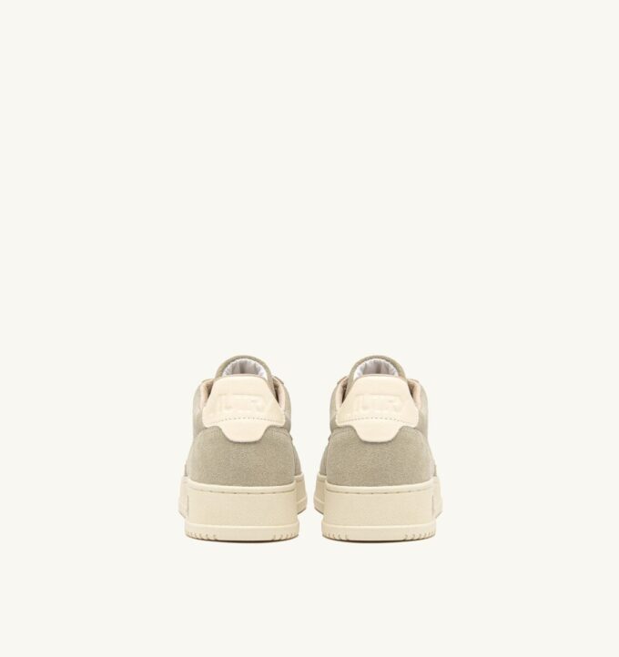 MEDALIST LOW SNEAKERS IN PAPYRUS AND OFF WHITE SUEDE