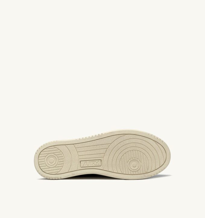 MEDALIST LOW SNEAKERS IN SUPER-SOFT BLACK NAPPA