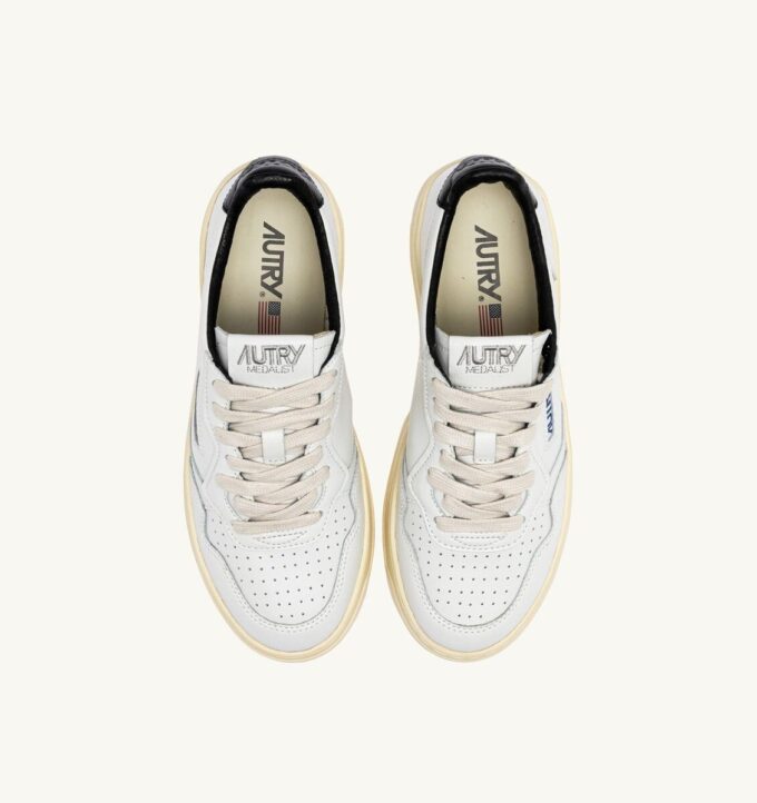 MEDALIST LOW SNEAKERS IN WHITE AND BLACK LEATHER WITH LETTERING