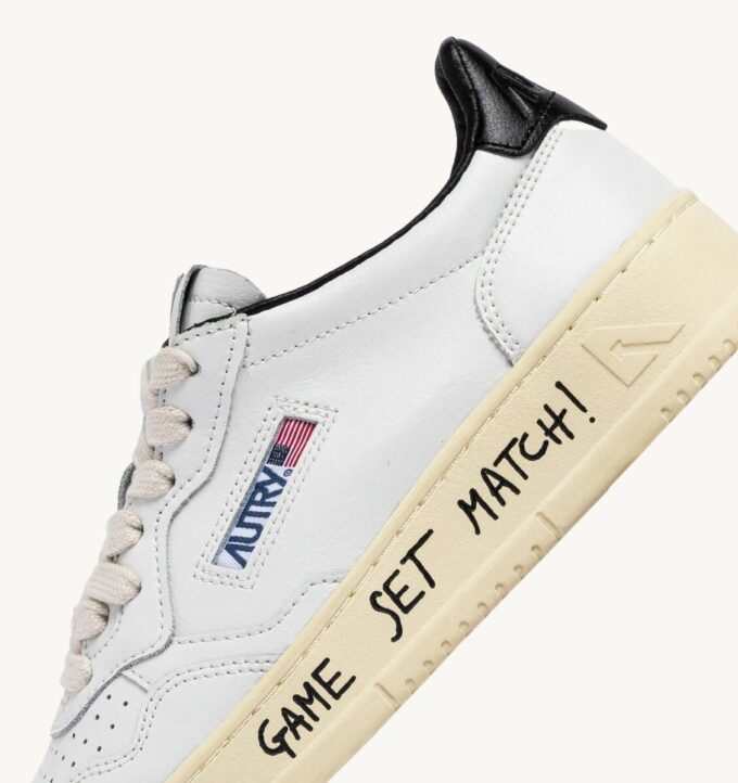 MEDALIST LOW SNEAKERS IN WHITE AND BLACK LEATHER WITH LETTERING