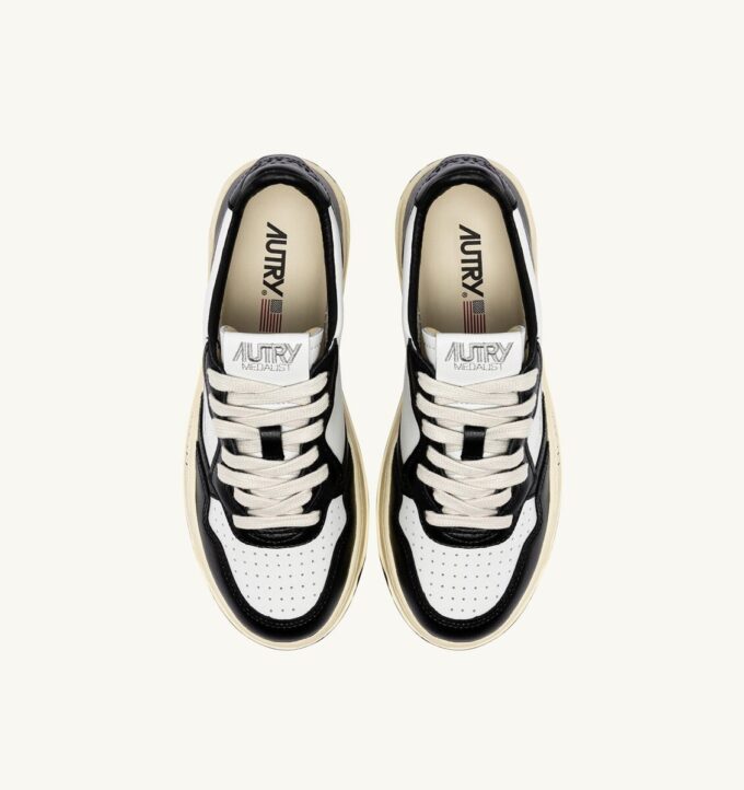 MEDALIST LOW SNEAKERS IN WHITE AND BLACK LEATHER WITH LETTERING MEDALIST LOW SNEAKERS IN WHITE AND BLACK LEATHER WITH LETTERING