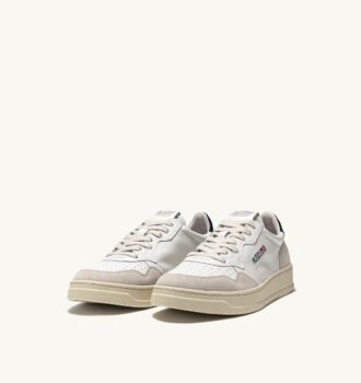 BASKETS MEDALIST LOW EN CUIR BLANC ET BLEU ET DAIM BEIGE