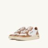 MEDALIST LOW SNEAKERS IN WHITE AND BROWN SUGAR LEATHER