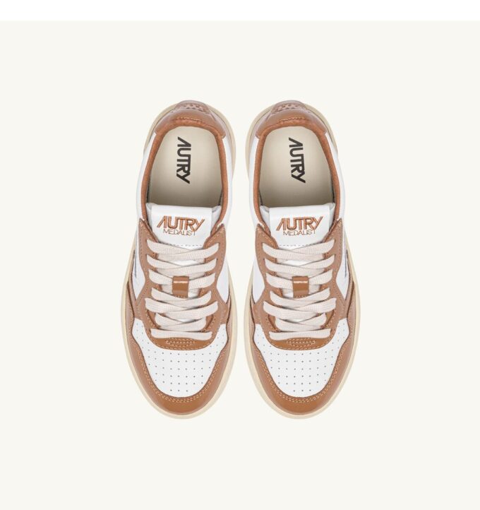 MEDALIST LOW SNEAKERS IN WHITE AND BROWN SUGAR LEATHER