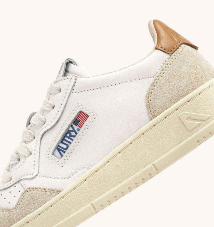MEDALIST LOW SNEAKERS IN WHITE AND BROWN SUGAR SUEDE AND LEATHER