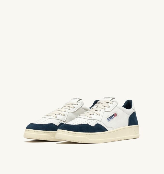 MEDALIST LOW SNEAKERS IN WHITE AND CAPRI LEATHER SUEDE MEDALIST LOW SNEAKERS IN WHITE AND CAPRI LEATHER SUEDE