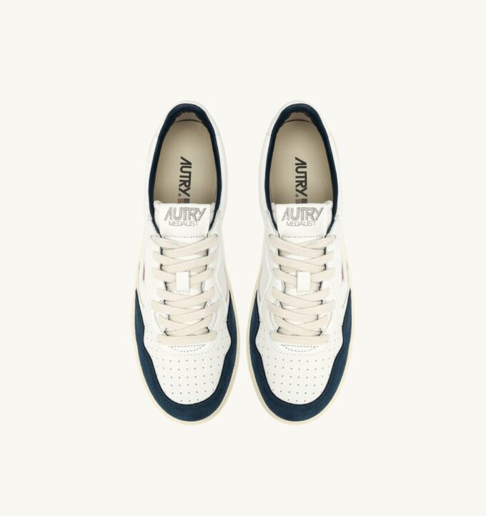 MEDALIST LOW SNEAKERS IN WHITE AND CAPRI LEATHER SUEDE MEDALIST LOW SNEAKERS IN WHITE AND CAPRI LEATHER SUEDE