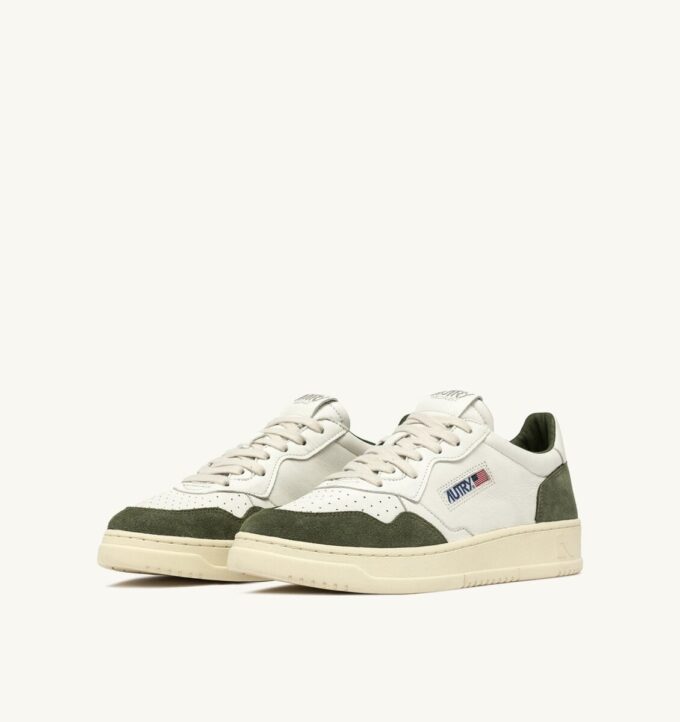 MEDALIST LOW SNEAKERS IN WHITE AND MILITARY LEATHER SUEDE