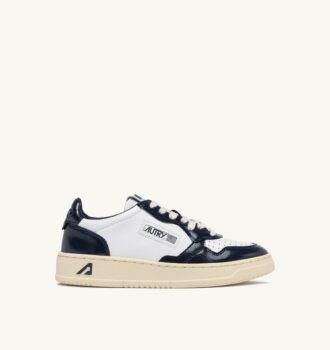 MEDALIST LOW SNEAKERS IN WHITE AND NIGHT BLUE LEATHER