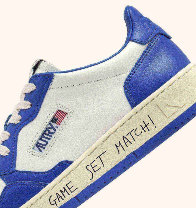 MEDALIST LOW SNEAKERS IN WHITE AND PALACE BLUE LEATHER WITH LETTERING MEDALIST LOW SNEAKERS IN WHITE AND PALACE BLUE LEATHER WITH LETTERING