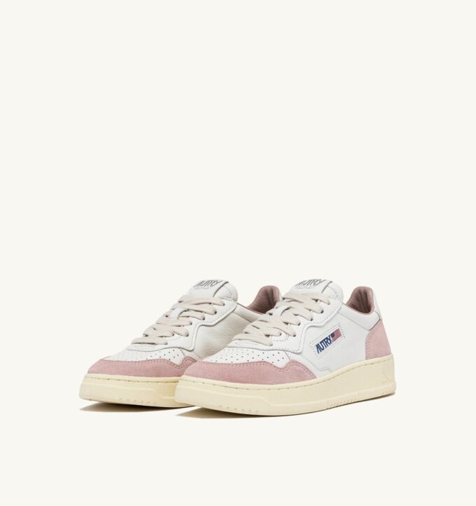 MEDALIST LOW SNEAKERS IN WHITE AND POWDER LEATHER SUEDE