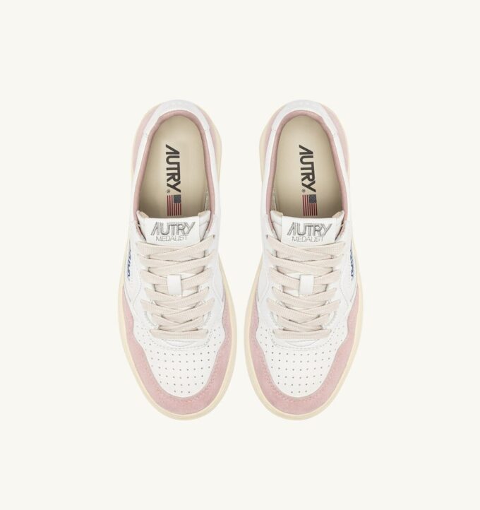 MEDALIST LOW SNEAKERS IN WHITE AND POWDER LEATHER SUEDE