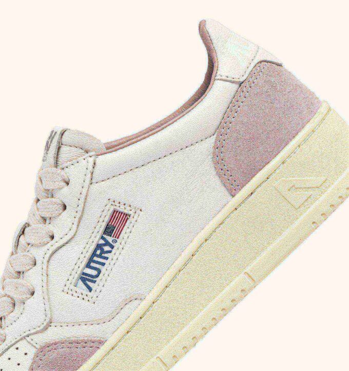 MEDALIST LOW SNEAKERS IN WHITE AND POWDER LEATHER SUEDE