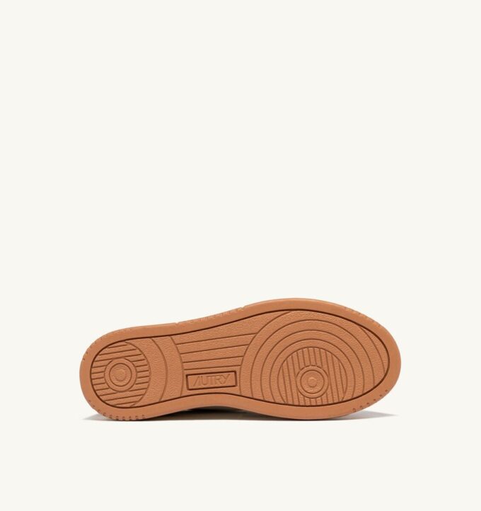 MEDALIST LOW SNEAKERS IN WHITE AND SANDSTORM LEATHER