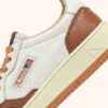 MEDALIST LOW SNEAKERS IN WHITE AND SANDSTORM LEATHER