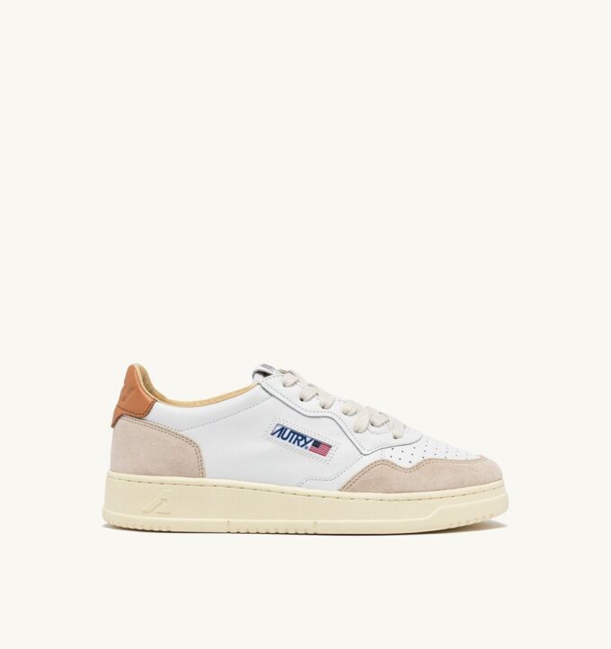 MEDALIST LOW SNEAKERS IN WHITE AND SANDSTORM LEATHER SUEDE