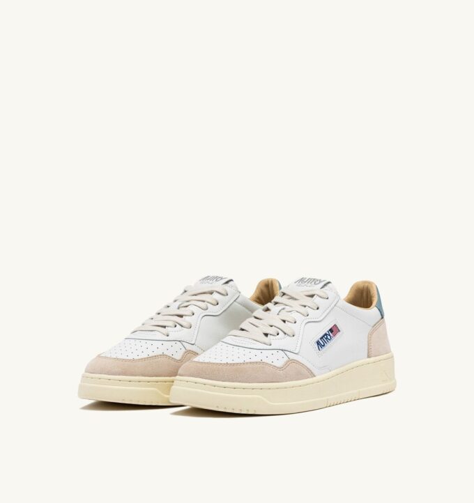 MEDALIST LOW SNEAKERS IN WHITE AND SILVER BLUE LEATHER SUEDE