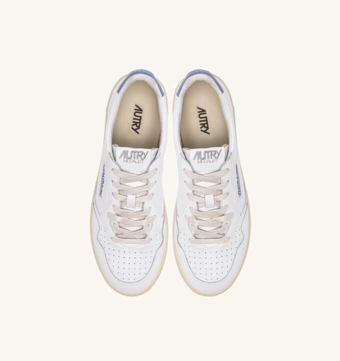 MEDALIST LOW SNEAKERS IN WHITE AND TEMPEST LEATHER