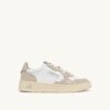 MEDALIST LOW SNEAKERS IN WHITE AND TIDAL FOAM LEATHER