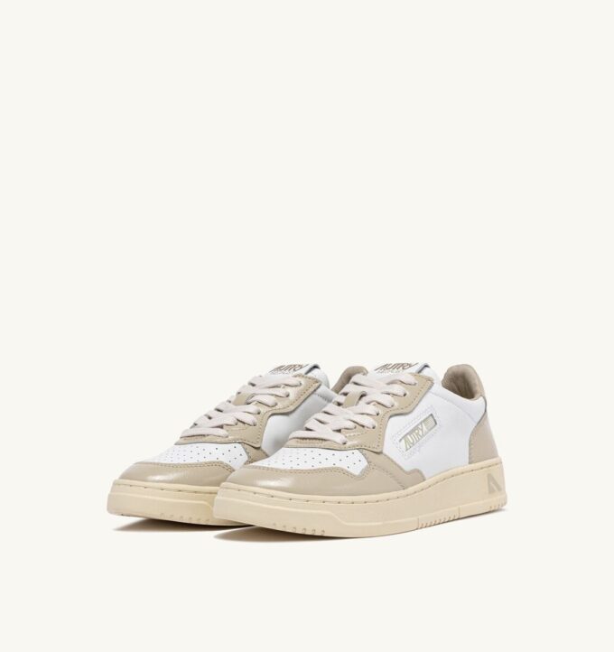 MEDALIST LOW SNEAKERS IN WHITE AND TIDAL FOAM LEATHER