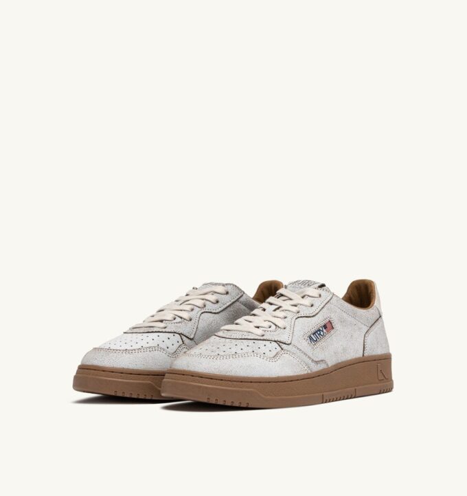MEDALIST LOW SNEAKERS IN WHITE AND TOBACCO BROWN SCRAPED EFFECT SUEDE