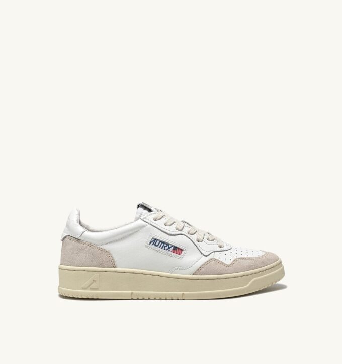 BASKETS MEDALIST LOW EN CUIR BLANC ET DAIM BEIGE