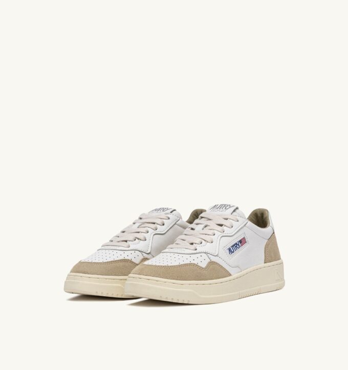 MEDALIST LOW SNEAKERS IN WHITE LEATHER AND SPONGE SUEDE
