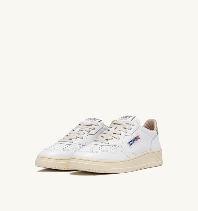 MEDALIST LOW SNEAKERS IN WHITE LEATHER AND TIDAL FOAM MEDALIST LOW SNEAKERS IN WHITE LEATHER AND TIDAL FOAM