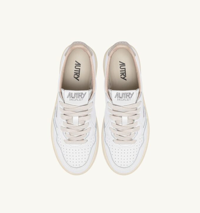 MEDALIST LOW SNEAKERS IN WHITE LEATHER AND TIDAL FOAM MEDALIST LOW SNEAKERS IN WHITE LEATHER AND TIDAL FOAM
