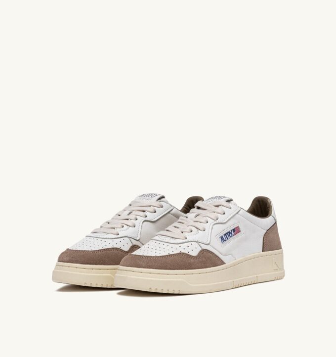 MEDALIST LOW SNEAKERS IN WHITE LEATHER AND TOBACCO SUEDE