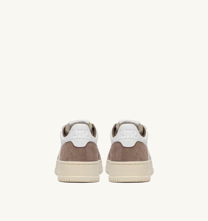 MEDALIST LOW SNEAKERS IN WHITE LEATHER AND TOBACCO SUEDE