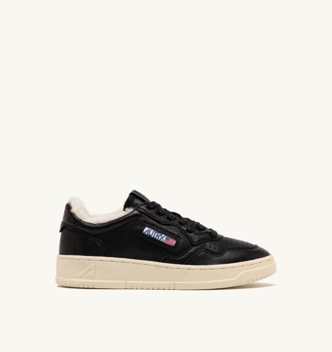 MEDALIST LOW SUPER SOFT SNEAKERS IN BLACK LEATHER