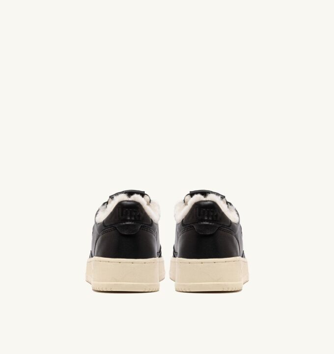 MEDALIST LOW SUPER SOFT SNEAKERS IN BLACK LEATHER