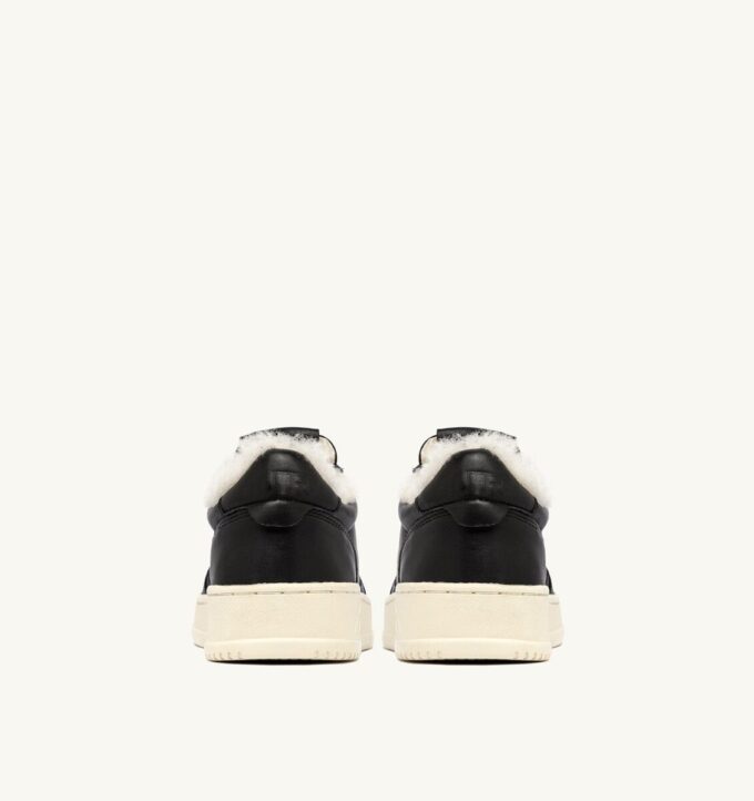 MEDALIST LOW SUPER SOFT SNEAKERS IN BLACK LEATHER