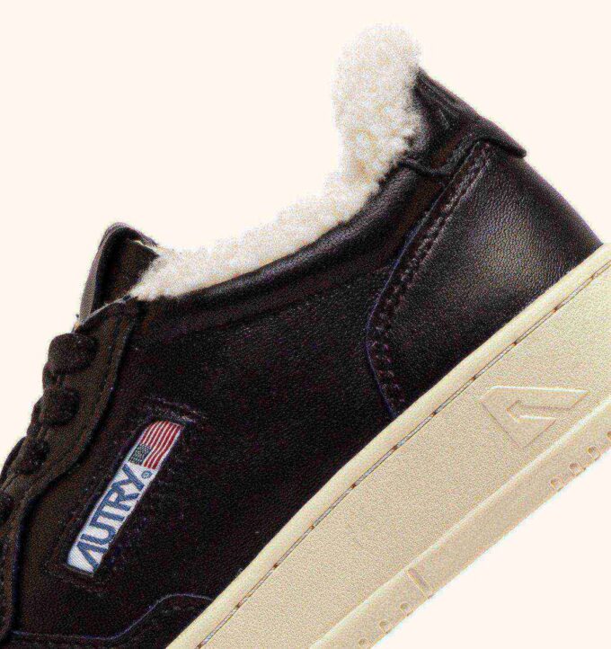 MEDALIST LOW SUPER SOFT SNEAKERS IN BLACK LEATHER