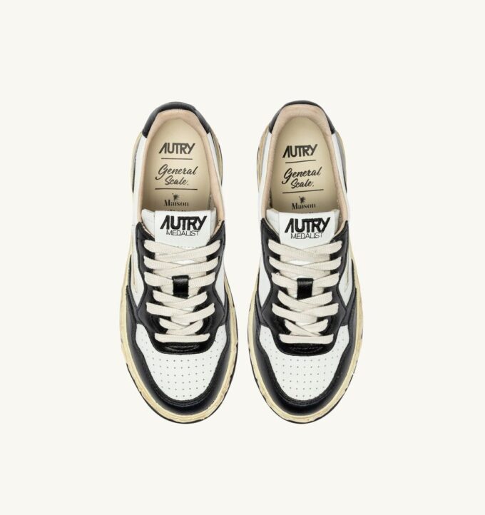 MEDALIST LOW SUPER VINTAGE ‘Autry x Maison MIHARA YASUHIRO General Scale.’ SNEAKERS IN WHITE AND BLACK LEATHER
