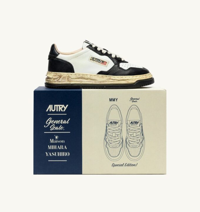 MEDALIST LOW SUPER VINTAGE ‘Autry x Maison MIHARA YASUHIRO General Scale.’ SNEAKERS IN WHITE AND BLACK LEATHER