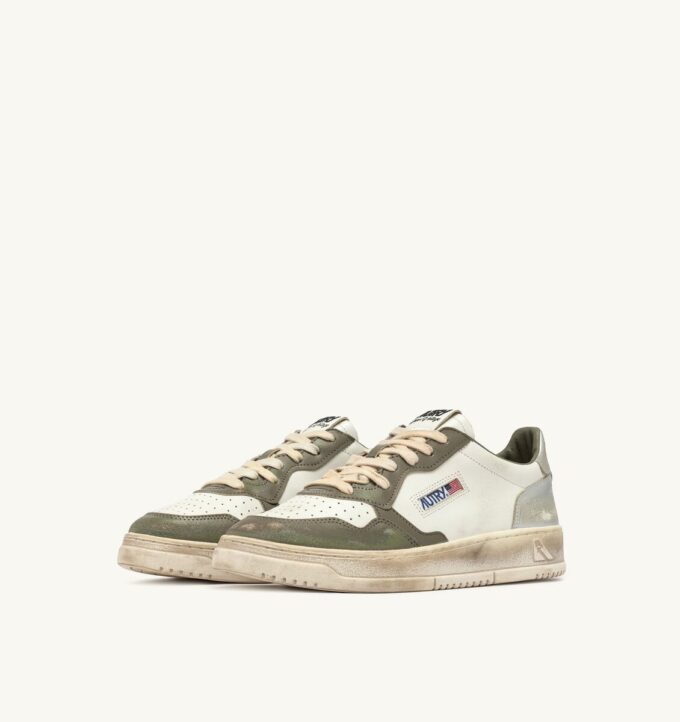 MEDALIST LOW SUPER VINTAGE SNEAKERS IN WHISPER WHITE GREEN AND SILVER