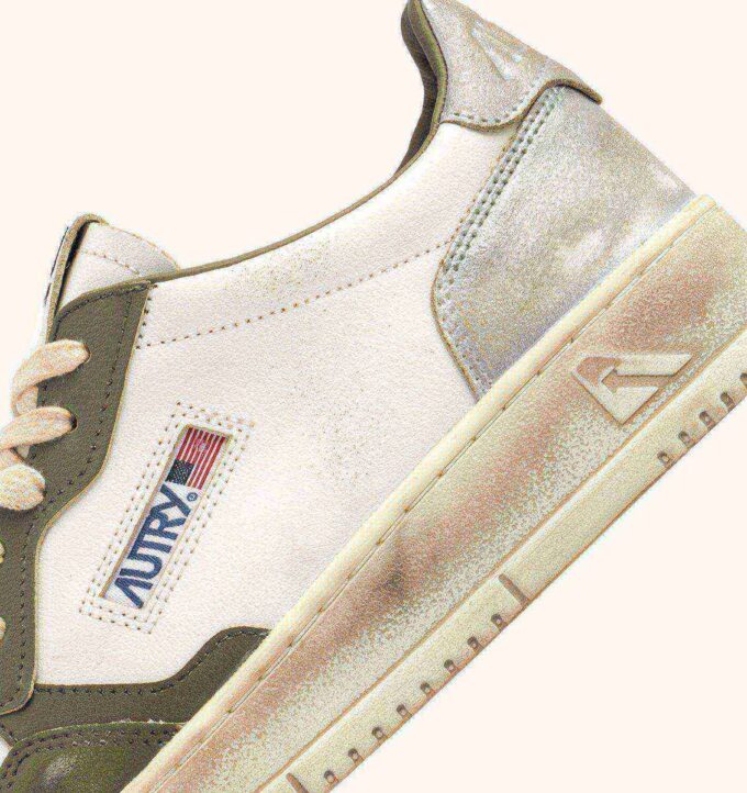 MEDALIST LOW SUPER VINTAGE SNEAKERS IN WHISPER WHITE GREEN AND SILVER