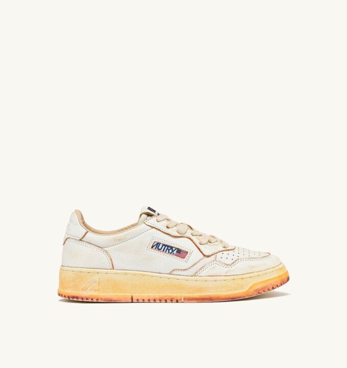 MEDALIST LOW SUPER VINTAGE SNEAKERS IN WHITE SCRUBBED LEATHER