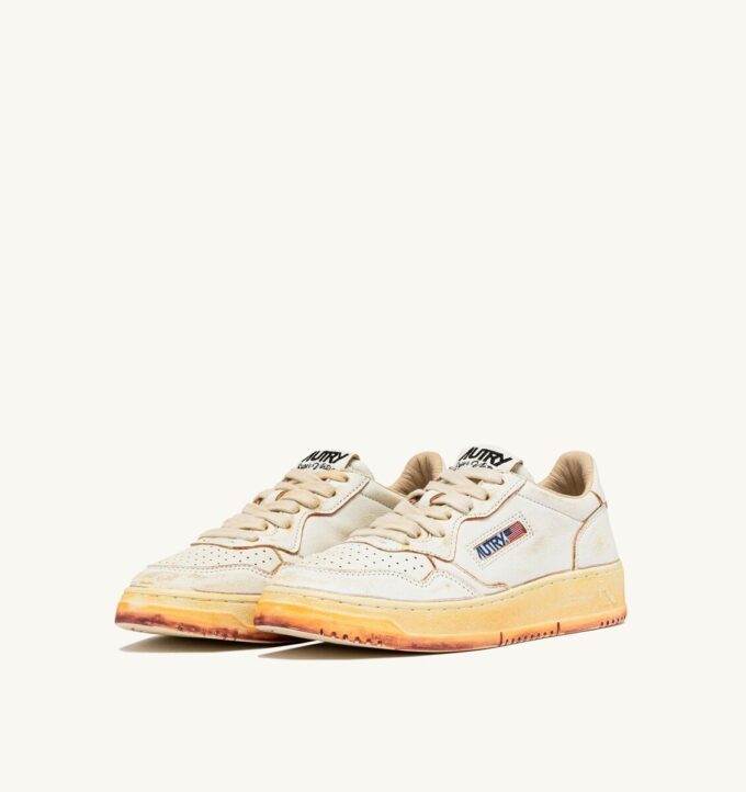 MEDALIST LOW SUPER VINTAGE SNEAKERS IN WHITE SCRUBBED LEATHER