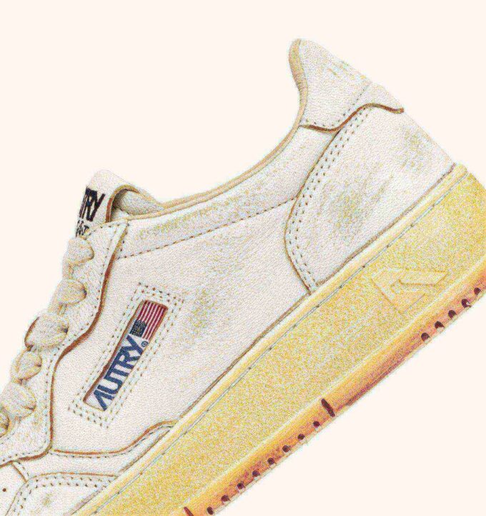 MEDALIST LOW SUPER VINTAGE SNEAKERS IN WHITE SCRUBBED LEATHER