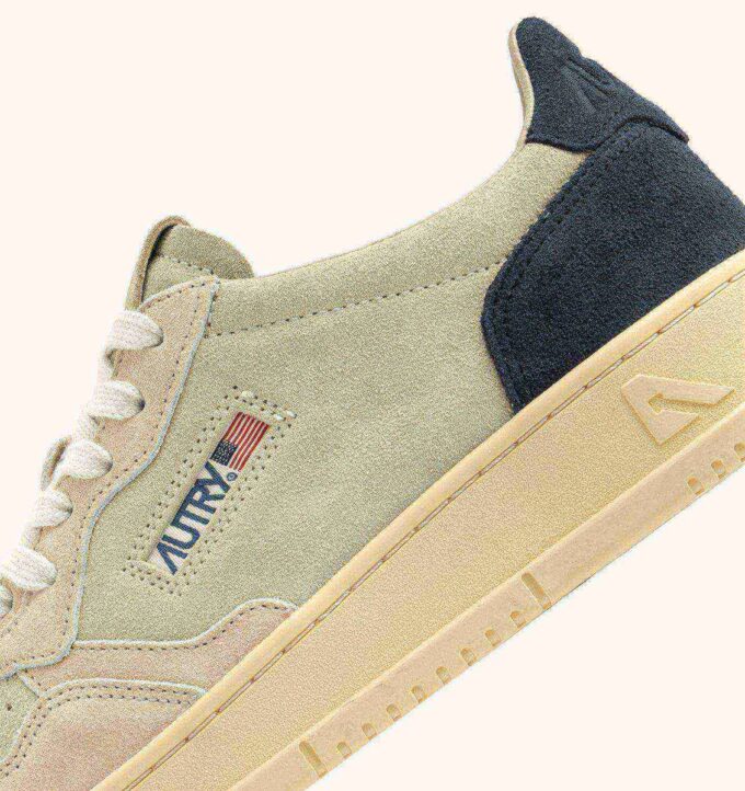 MEDALIST LOW TRICOLOR SNEAKERS IN BEIGE ECRU AND SPACE BLUE SUEDE