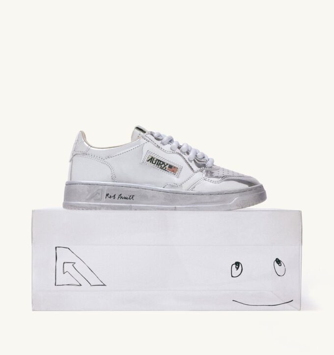 MEN’S ‘ROB PRUITT’ MIRROR-FINISH MEDALIST LOW SNEAKERS MEN’S ‘ROB PRUITT’ MIRROR-FINISH MEDALIST LOW SNEAKERS