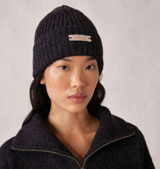 UNISEX BEANIE WITH LOGO PATCH