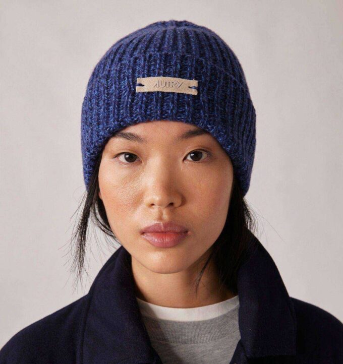 UNISEX BEANIE WITH LOGO PATCH