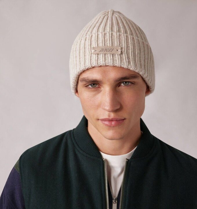 UNISEX BEANIE WITH LOGO PATCH