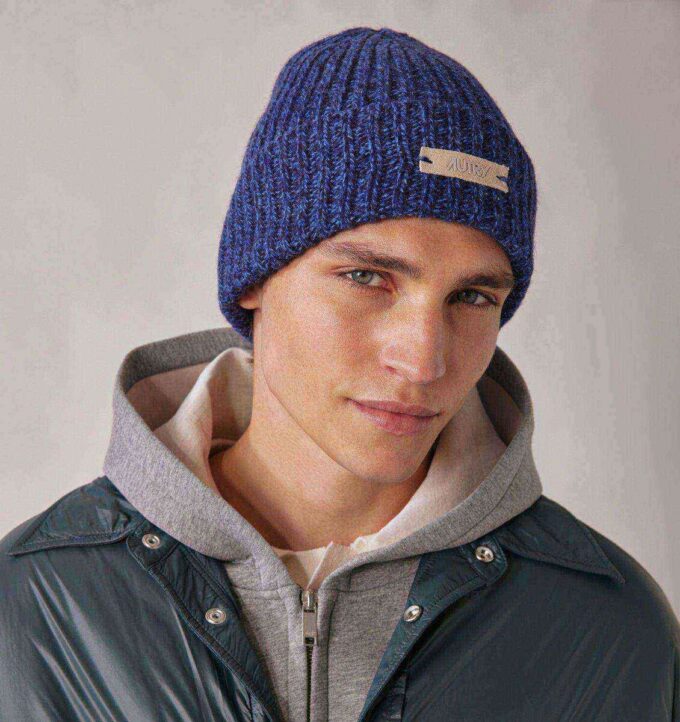 UNISEX BEANIE WITH LOGO PATCH