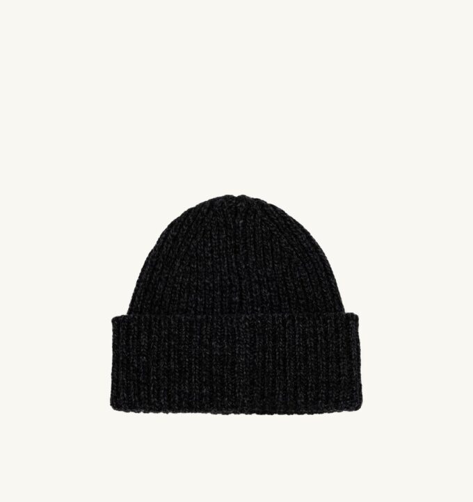 UNISEX BEANIE WITH LOGO PATCH