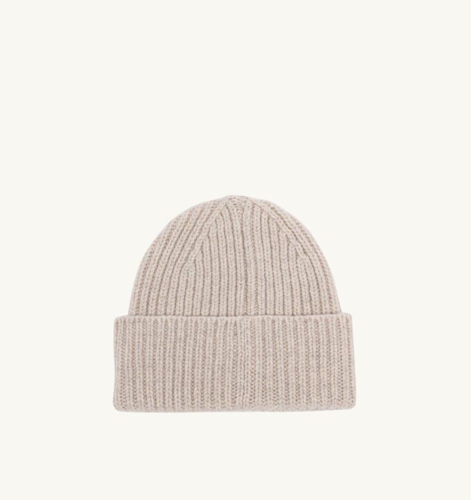 UNISEX BEANIE WITH LOGO PATCH